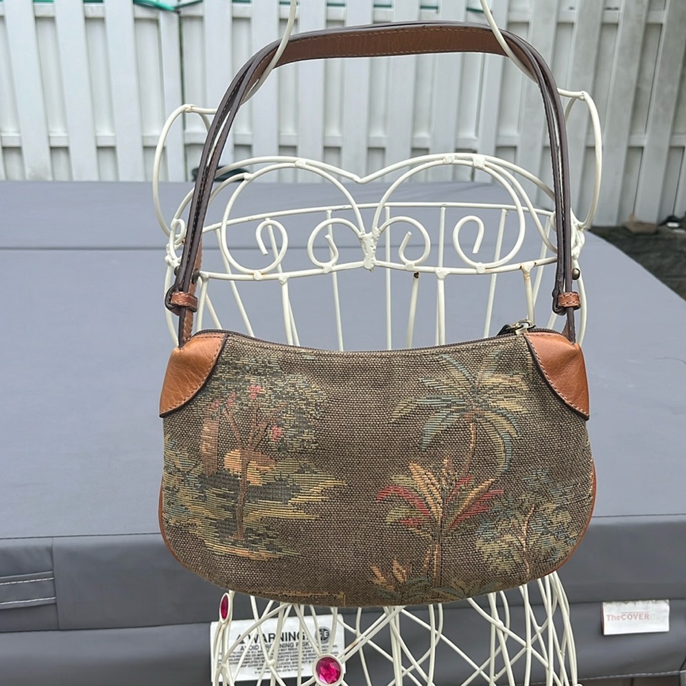 Tommy Bahama gorgeous shoulder Bag would love the straps that are adjustable
